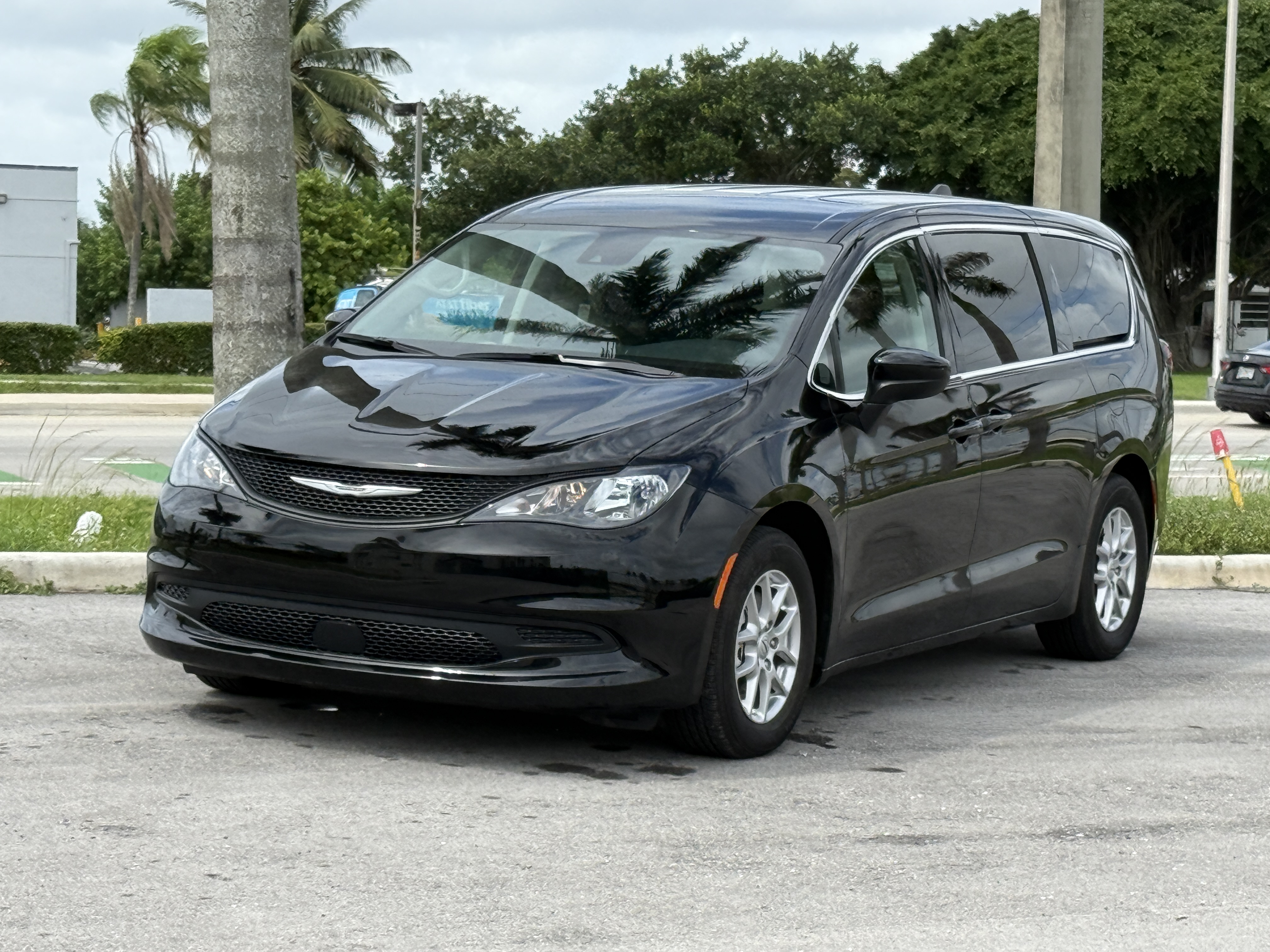 2024 Chrysler Voyager LX's photo