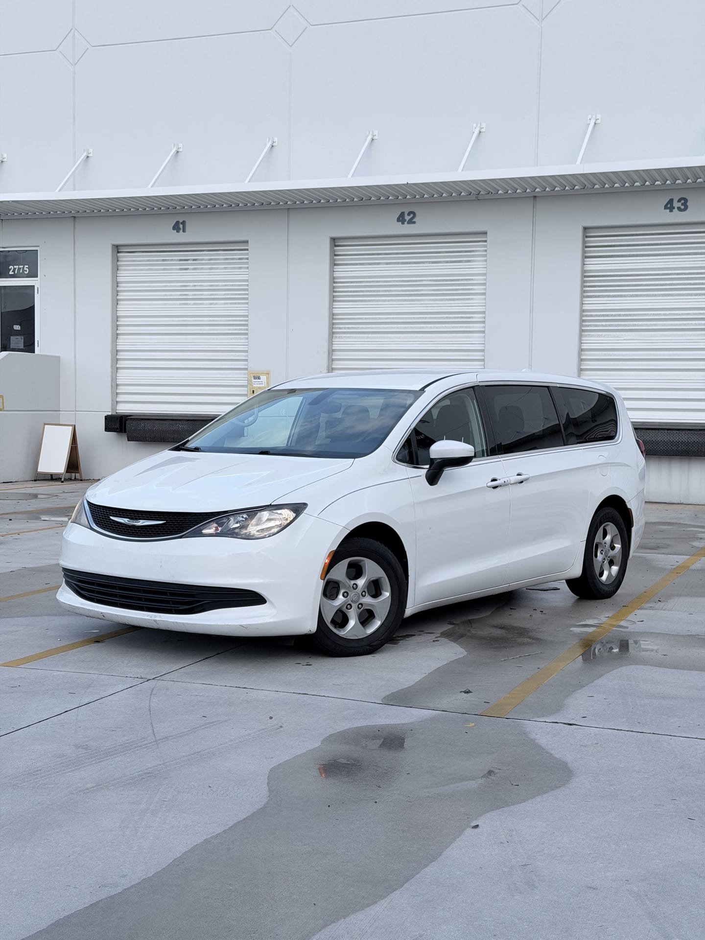 2017 Chrysler Pacifica LX's photo