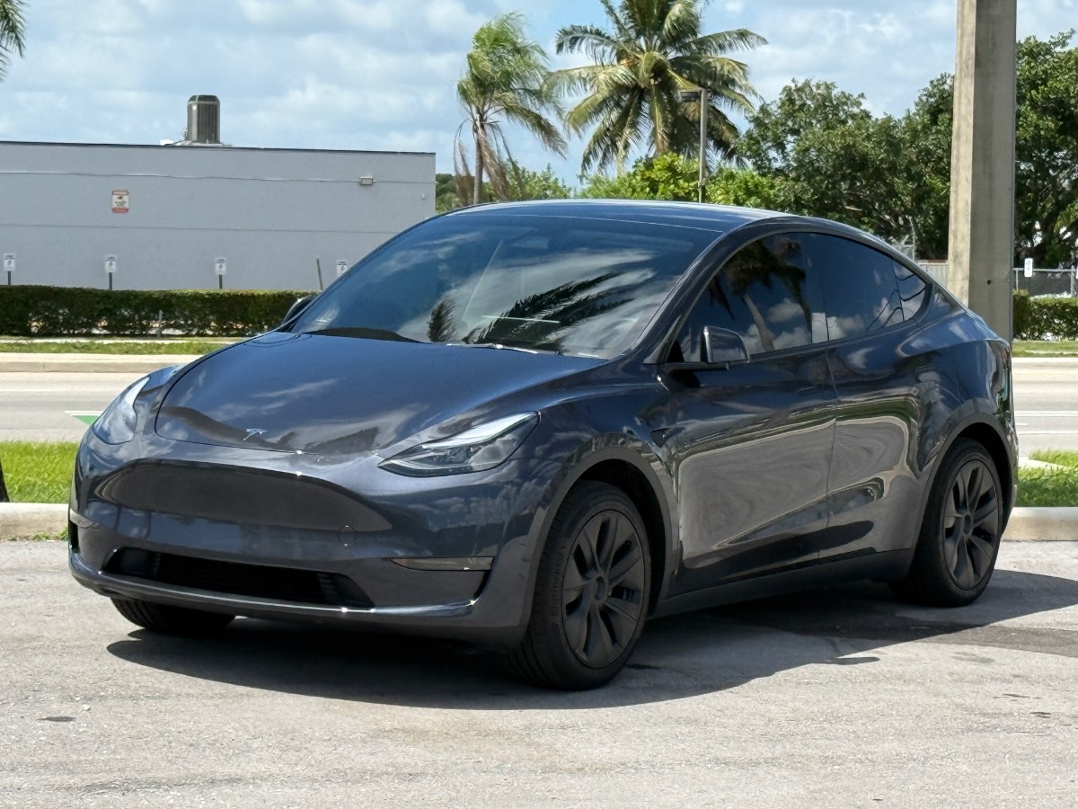 2025 Tesla Model Y Long Range Rear Wheel Drive's photo